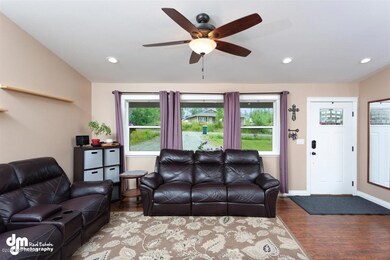 25-Living KJC_0036