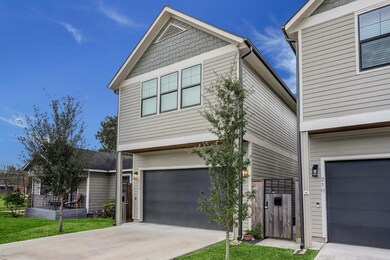 212 E 32nd St, Houston, TX 77018 - photo 2