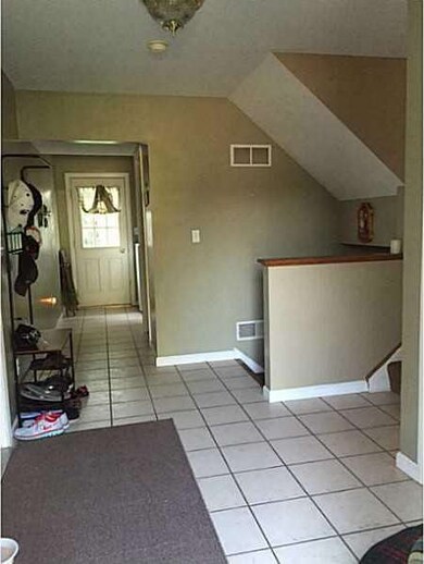 Entry/Foyer.