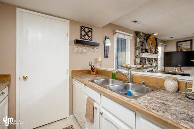 13-Kitchen 20201124-DW-1584-Edit