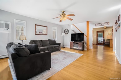 55 Maple Dr, New Hyde Park, NY 11040 - photo 4