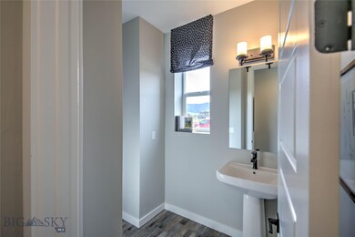 Pictures of Similar Model Unit