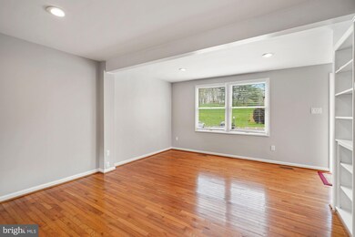 6804 Montivideo Square Ct, Falls Church, VA 22043 - photo 7