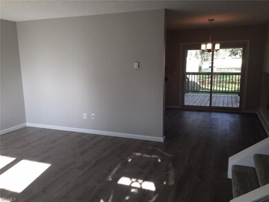 647 Hollywood Ave, Sheffield Lake, OH 44054 - photo 5