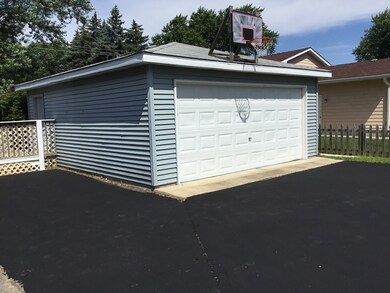 112 N Frolic Ave, Waukegan, IL 60085 - photo 3