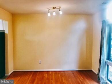 9516 Miranda Ct, Fairfax, VA 22031 - photo 6