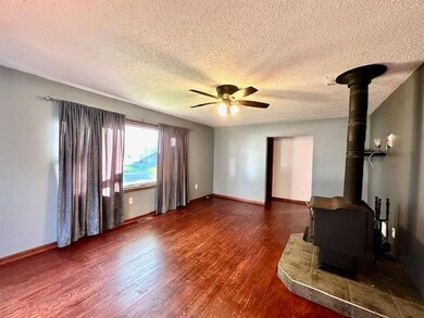 207 1st St SE, Eitzen, MN 55931 - photo 3