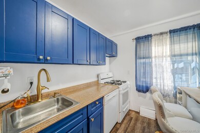 460 Old Town Rd unit 2J, Port Jefferson Station, NY 11776 - photo 5