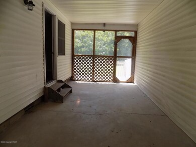 950 N Garibaldi Ave, Bangor, PA 18013 - photo 4