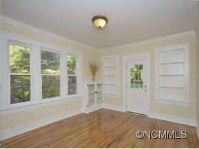 Front Door- Built-ins!
