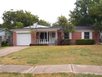 2604 Woodlawn Dr, Ennis, TX 75119 - photo 2