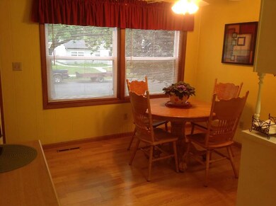 1411 S 18th St, Grand Forks, ND 58201 - photo 4