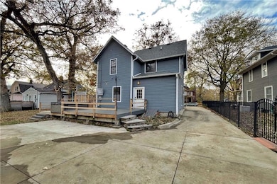 1021 26th St, Des Moines, IA 50311 - photo 3