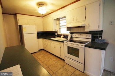 818 Walnut St, New Holland, PA 17557 - photo 5