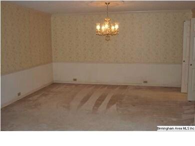 FORMAL DINING ROOM WITH CROWN MOLDING, CHAIR RAIL,