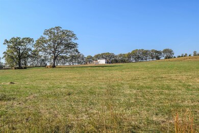 Just outside of town, convenient to Gallatin, Cottontown, Portland, I-65 N.