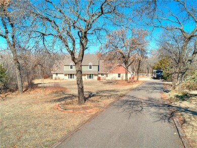 2021 Forest Rd, Edmond, OK 73025 - photo 3