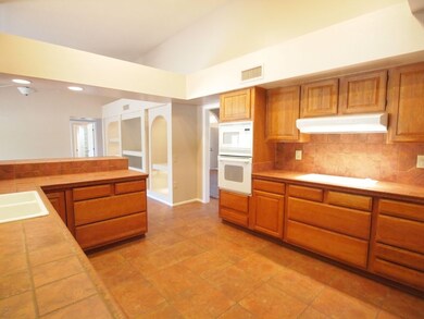 Wow Great Kitchen for Entertaining