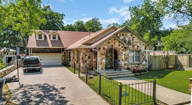 View of front of property featuring a front yard