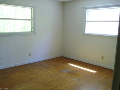 323 W Steeple Chase Rd, Greensboro, NC 27406 - photo 6