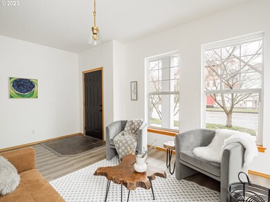 Living Room/Entrance