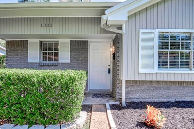 1303 Elm St, Alvin, TX 77511 - photo 4