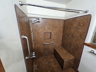 2810 Monticello Dr, Houston, TX 77045 - photo 5