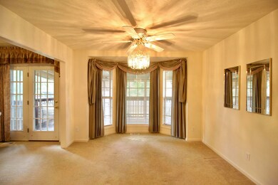 689 Shady Brook Ln, Louisville, KY 40229 - photo 7