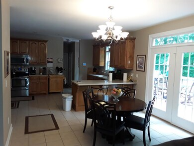 Eat-in Kitchen