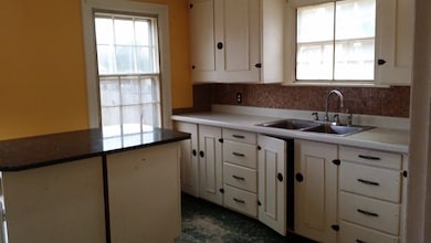 1324 Allen St, Springfield, MA 01118 - photo 4