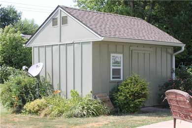 524 S Adams St, Raymore, MO 64083 - photo 6