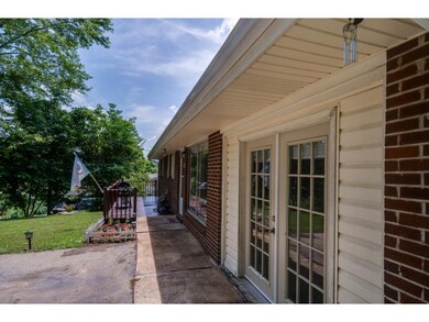 1512 Bell Ridge Rd, Johnson City, TN 37601 - photo 4