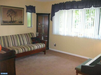 621 Otter Branch Dr, Magnolia, NJ 08049 - photo 5