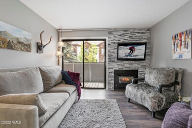 1061 W Beaver Creek Blvd-001-023-Living