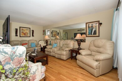 LIVING ROOM AREA 