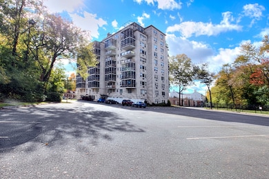 Cartwright Towers II unit 8J, Bridgeport, CT 06604 - photo 4