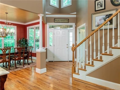 Formal dining room AND an open layout, perfect for