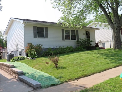 3709 SE 23rd St, Des Moines, IA 50320 - photo 2