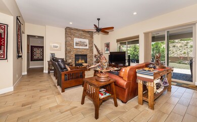 004_Living Room