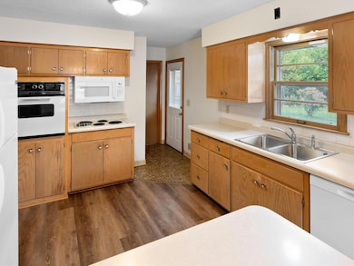 6812 Quail Ave N, Minneapolis, MN 55429 - photo 2