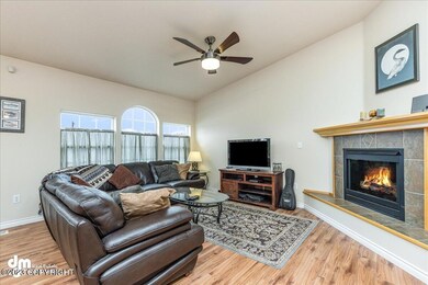 04-Living Room-DW-9415