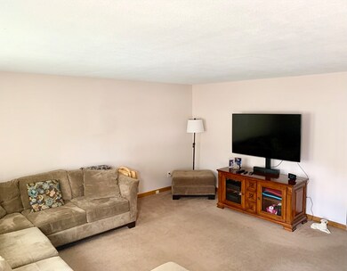 18 Yorktown Ct, Chicopee, MA 01020 - photo 3