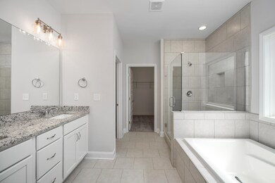 Double vanities, tile shower w/ 12x12 niche, large