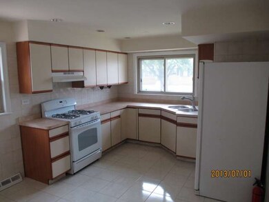 4553 Scott St, Schiller Park, IL 60176 - photo 3