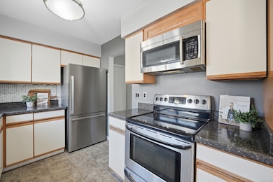 84 Staffordshire Commons Dr, Wallingford, CT 06492 - photo 3