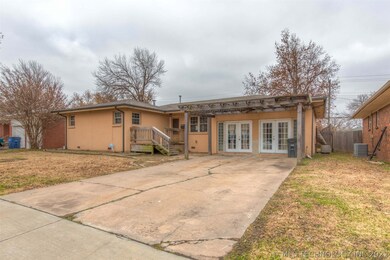 Large driveway with pergola covered parking area.