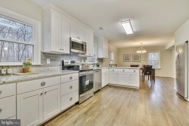 5113 Summit Dr, Fairfax, VA 22030 - photo 3