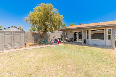 807 W El Alba Way-33