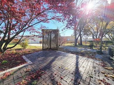 2009 Glenbrook Dr, Des Moines, IA 50316 - photo 5