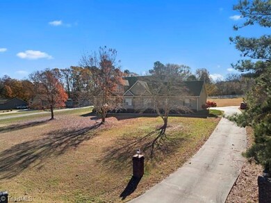 2034 Waterford Pointe Rd, Lexington, NC 27292 - photo 6